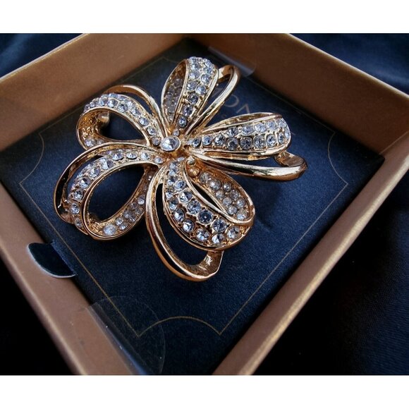 Monet Rhinestone Gold Tone Brooch Bow Flower In New Box - Picture 4 of 5